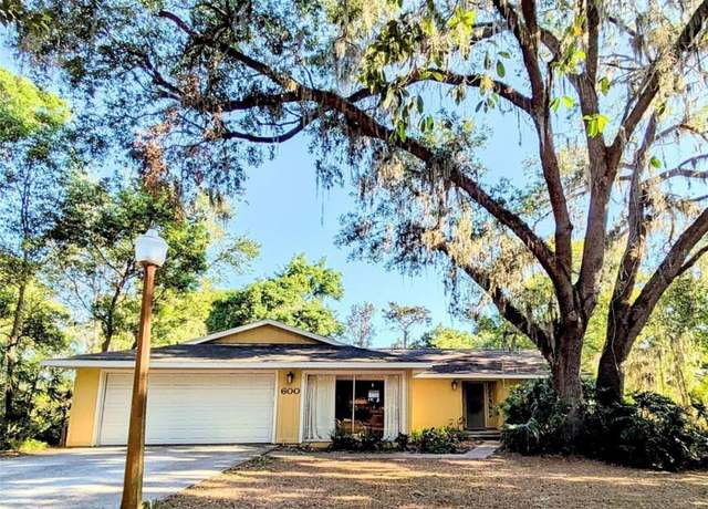 Property at 600 Lake St, Fruitland Park, FL 34731, 3 beds, 2 baths
