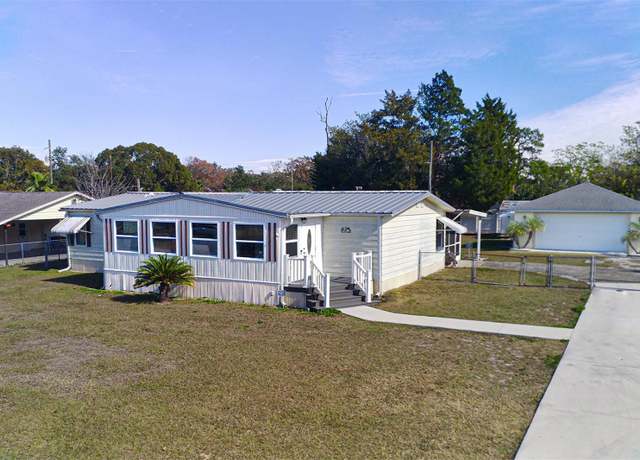 Property at 12928 Parkwood St, Hudson, FL 34669, 3 beds, 2 baths