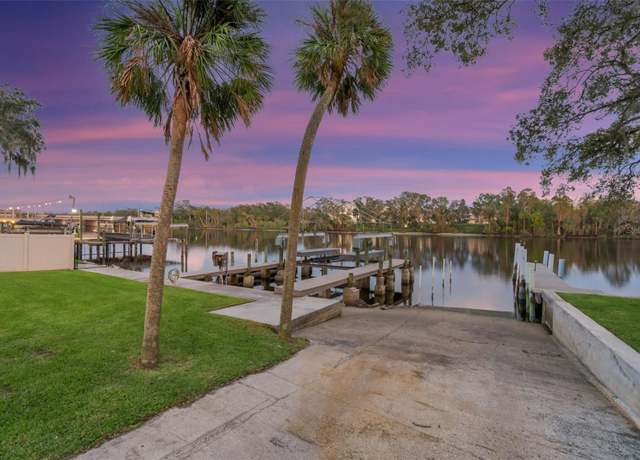 Property at 10501 Bridgewood Dr, Riverview, FL 33578, 6 beds, 5 baths
