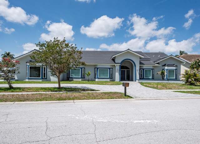 Property at 4012 Wellington Pkwy, Palm Harbor, FL 34685, 5 beds, 4 baths