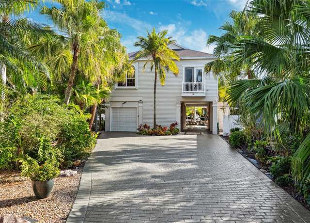 Property at 7256 Westwind St, Weeki Wachee, FL 34607, 3 beds, 3.5 baths