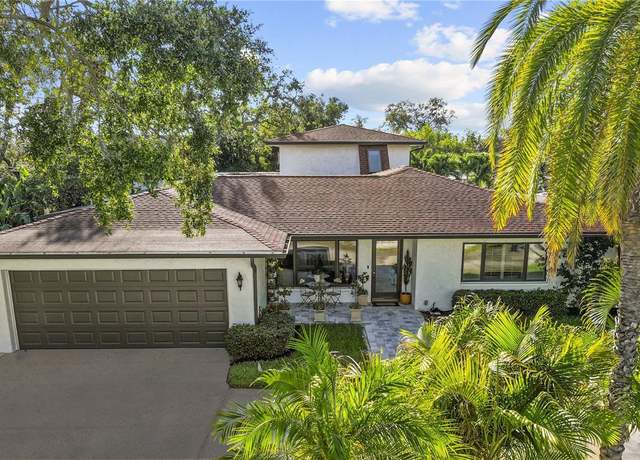 Property at 208 Live Oak Ln, Largo, FL 33770, 4 beds, 4.5 baths