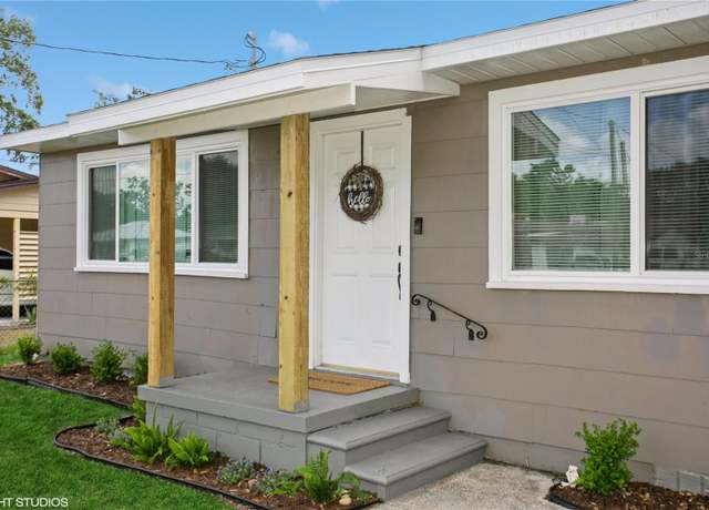 Property at 1813 5th St W, Palmetto, FL 34221, 3 beds, 2 baths
