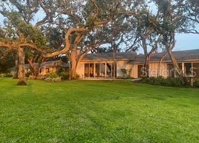 Property at 3350 Old Oak Dr, Sarasota, FL 34239, 4 beds, 4 baths