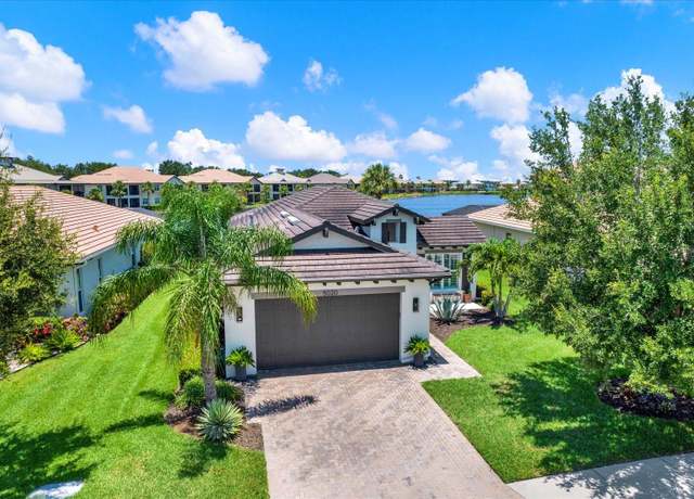 Property at 5020 Lake Overlook Ave, Bradenton, FL 34208, 3 beds, 2.5 baths