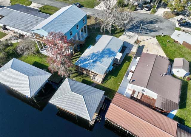 Property at 66 Carefree Dr, Welaka, FL 32193, 2 beds, 2 baths