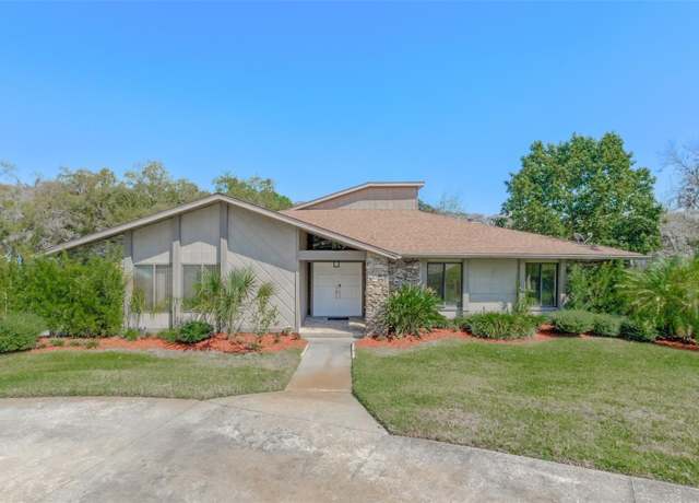 Property at 2918 Cocovia Way, Leesburg, FL 34748, 4 beds, 2.5 baths