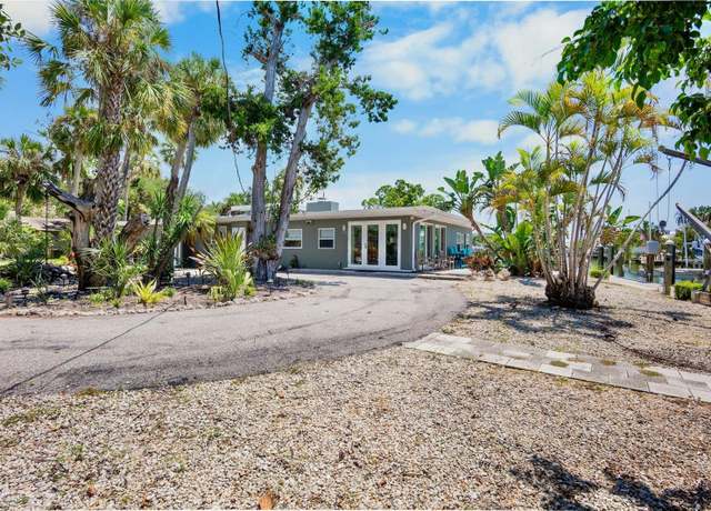 Property at 428 Siesta Dr, Sarasota, FL 34242, 2 beds, 2 baths