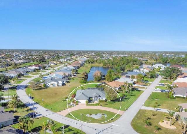 Property at 2 Broadmoor Rd, Rotonda West, FL 33947, 3 beds, 2.5 baths