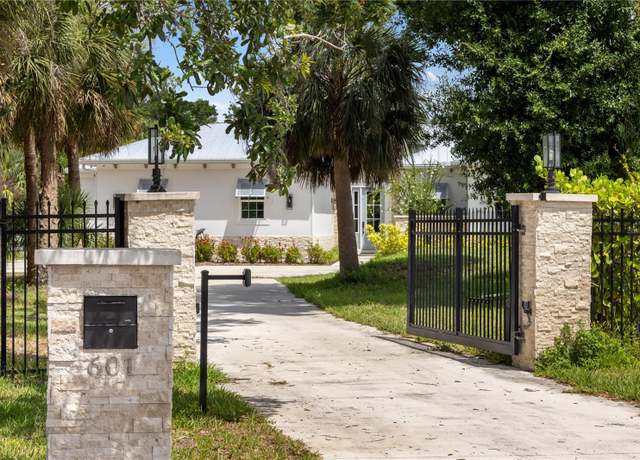 Property at 601 Suffolk Cir, Nokomis, FL 34275, 3 beds, 3 baths