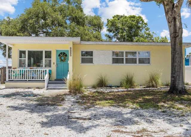Property at 6453 5th Ave N, St Petersburg, FL 33710, 3 beds, 2.5 baths