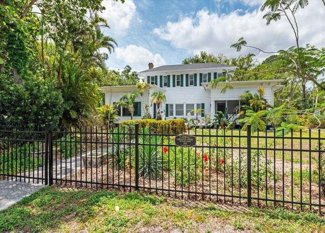 Property at 2326 2nd Ave E, Bradenton, FL 34208, 3 beds, 3 baths