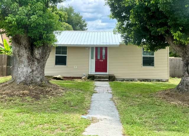 Property at 709 S Dixie Ave, Fruitland Park, FL 34731, 2 beds, 1 bath