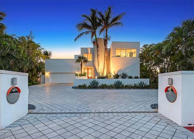 Property at 360 N Washington Dr, Sarasota, FL 34236, 4 beds, 4.5 baths