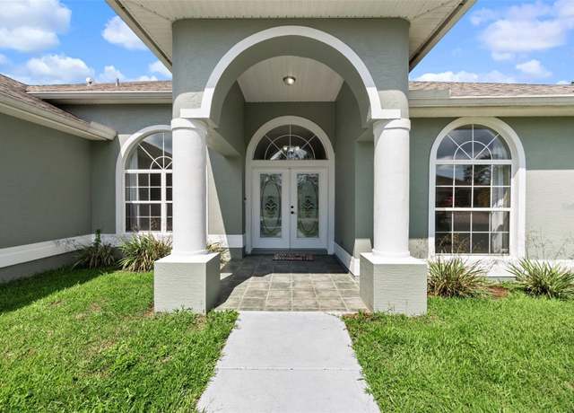 Property at 2 Seafarer Ct, Palm Coast, FL 32164, 4 beds, 2 baths