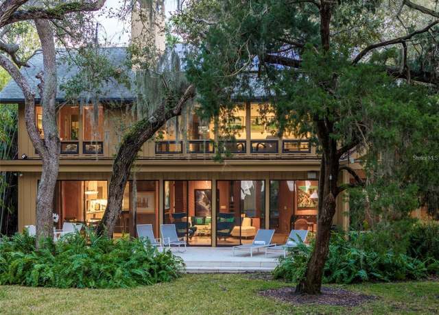 Property at 3348 Old Oak Dr, Sarasota, FL 34239, 4 beds, 4 baths