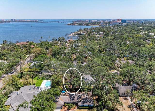 Property at 209 29th St NW, Bradenton, FL 34205, 2 beds, 1 bath