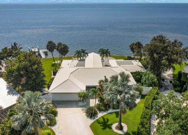 Property at 200 Colony Point Rd S, St Petersburg, FL 33705, 3 beds, 2 baths