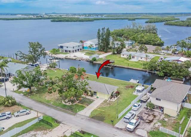 Property at 814 Seabreeze Dr, Ruskin, FL 33570, 3 beds, 2 baths