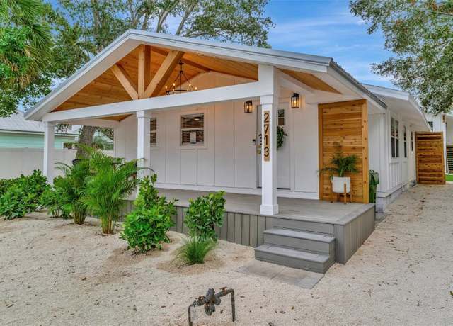 Property at 2713 4th Ave W, Bradenton, FL 34205, 6 beds, 4 baths