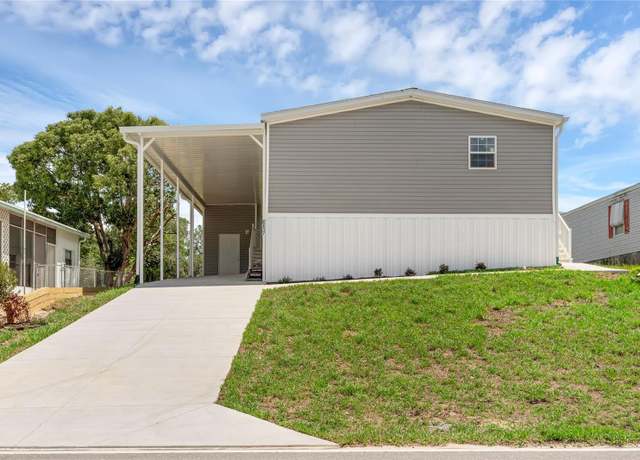 Property at 8857 Highpoint Blvd, Brooksville, FL 34613, 3 beds, 2 baths