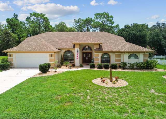 Property at 175 Pine St, Homosassa, FL 34446, 4 beds, 2 baths