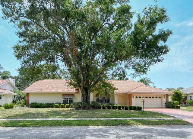 Property at 7812 Broadmoor Pines Blvd, Sarasota, FL 34243, 3 beds, 2.5 baths