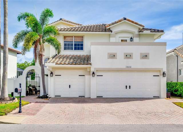 Property at 10614 Cape Hatteras Dr, Tampa, FL 33615, 4 beds, 4 baths