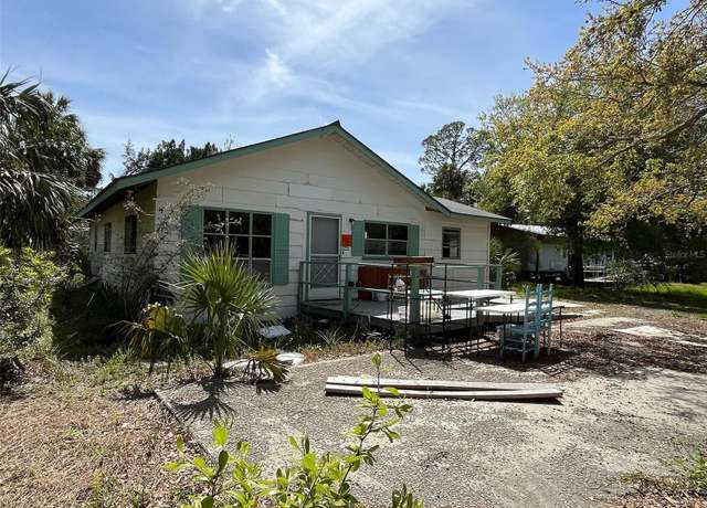 Property at 1226 Hawthorne Ave, Cedar Key, FL 32625, 3 beds, 1 bath