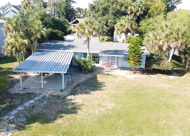 Property at 2 SE Chinica Dr, Summerfield, FL 34491, 3 beds, 2 baths