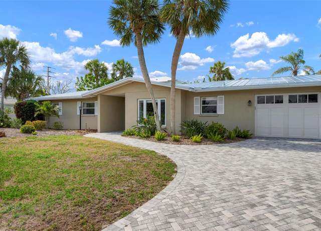 Property at 602 Baronet Ln, Holmes Beach, FL 34217, 4 beds, 2 baths