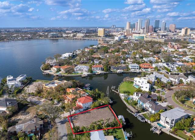 Property at 18 Bahama Cir, Tampa, FL 33606