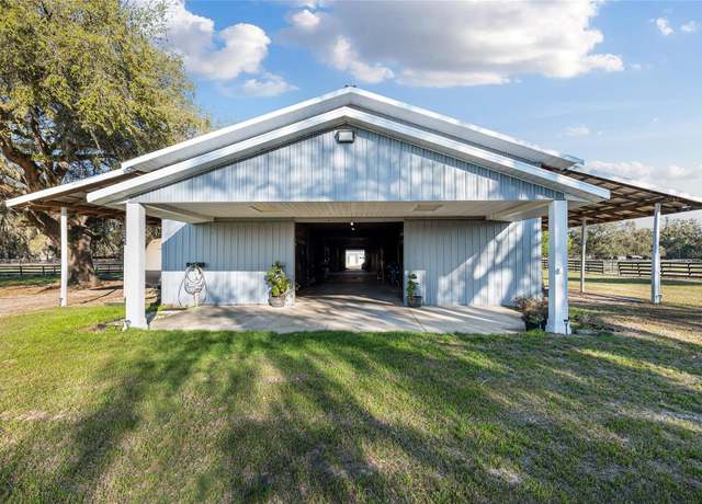 Property at 815 SE 145th St, Summerfield, FL 34491, 1 bed, 1.5 baths