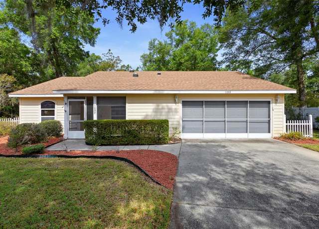 Property at 1057 Shady Hollow Dr, Deland, FL 32724, 3 beds, 2 baths