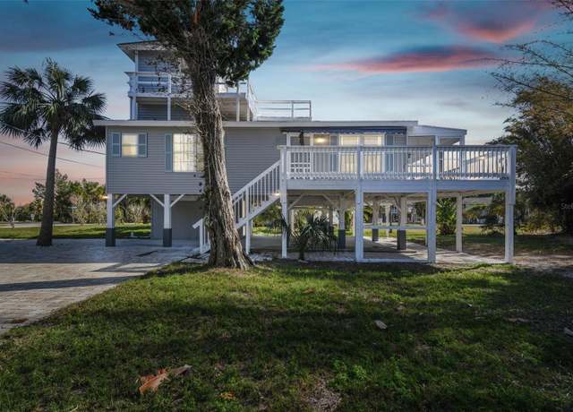 Property at 3476 Tidewater Dr, Weeki Wachee, FL 34607, 3 beds, 3 baths