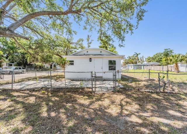 Property at 1540 7th Ave E, Bradenton, FL 34208, 4 beds, 3 baths