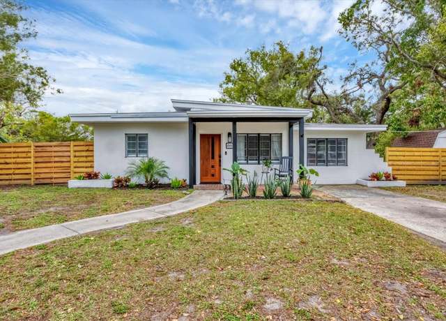 Property at 1301 6th St W, Palmetto, FL 34221, 2 beds, 1 bath