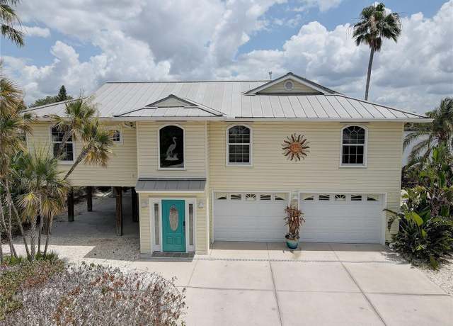 Property at 9914 Alavista Dr, Gibsonton, FL 33534, 3 beds, 3 baths