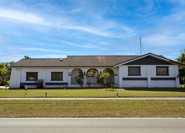Property at 2711 W Marion Ave, Punta Gorda, FL 33950, 3 beds, 2.5 baths