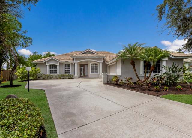 Property at 4998 Cedar Oak Way, Sarasota, FL 34233, 4 beds, 3 baths