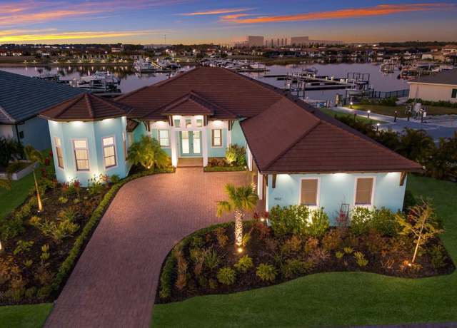 Property at 1902 4th St E, Palmetto, FL 34221, 4 beds, 4.5 baths