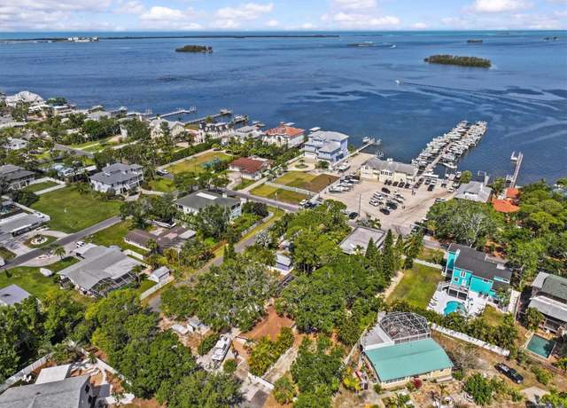 Property at 271 Kayli Ln, Palm Harbor, FL 34683, 3 beds, 2 baths