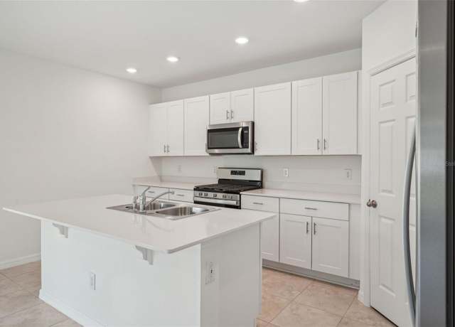Property at 4721 Jasmine Cir, Leesburg, FL 34748, 4 beds, 2.5 baths