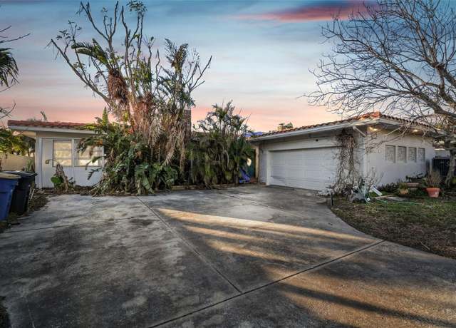 Property at 1836 Venetian Point Dr, Clearwater, FL 33755, 3 beds, 2 baths