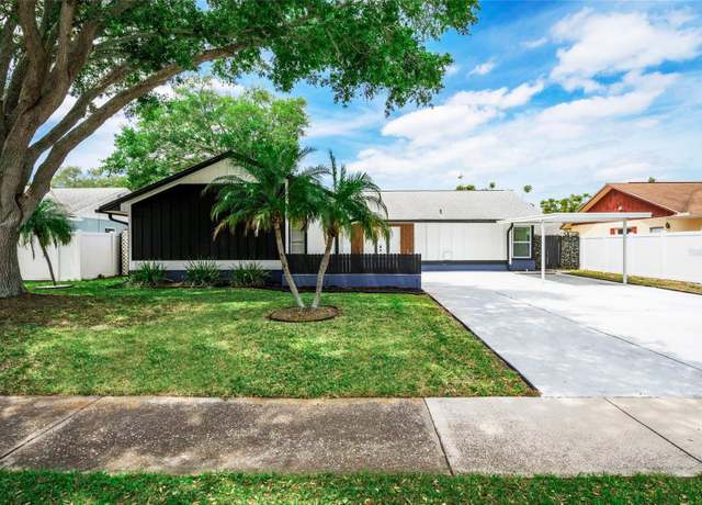 Property at 10064 82nd St, Seminole, FL 33777, 5 beds, 2 baths