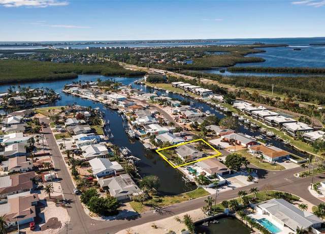 Property at 10307 Sandpiper Rd W, Bradenton, FL 34209, 3 beds, 2.5 baths