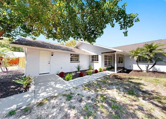 Property at 829 Riverside Dr, Tarpon Springs, FL 34689, 5 beds, 3 baths