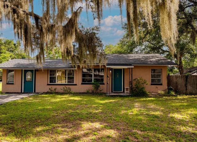 Property at 303 W Dicie Ave, Eustis, FL 32726, 3 beds, 1.5 baths