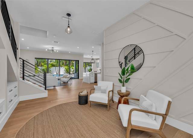 Property at 2425 Floyd St, Sarasota, FL 34239, 4 beds, 3.5 baths