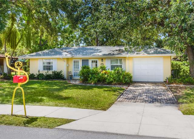Property at 1870 Jasmine Dr, Sarasota, FL 34239, 2 beds, 1 bath